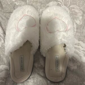 White‎ Cozy Slippers w/ Pink Heart Size 9W